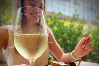 Bla's aposta em happy hour com vinhos, caipirinhas e chopp