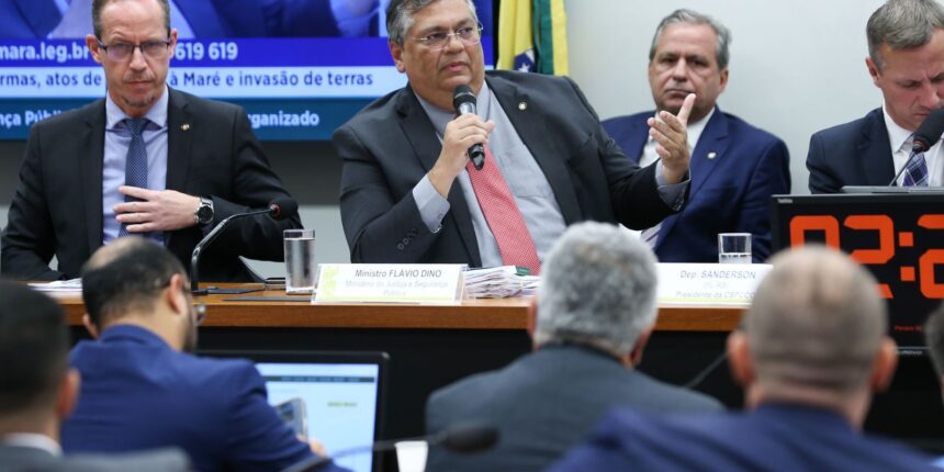 Audiência da Câmara com Dino é encerrada após confusão entre deputados