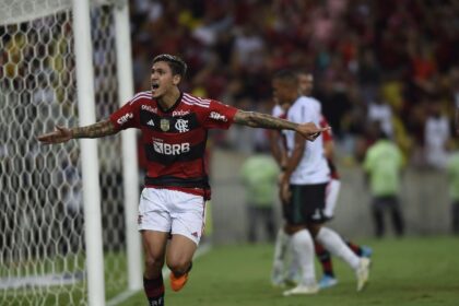 Flamengo goleia Maringá para se garantir nas oitavas da Copa do Brasil