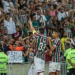 Fluminense derrota Athletico-PR e permanece na ponta do Brasileiro