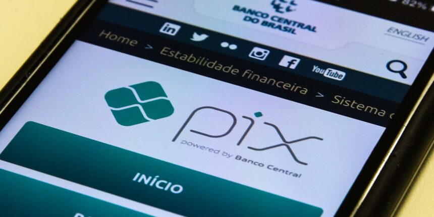 Haddad discute com Campos Neto parcelamento de dívidas pelo Pix