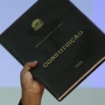 Moraes mantém prisão de homem que furtou réplica da Constituição