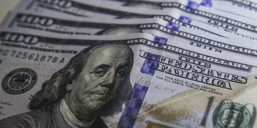 Tesouro capta US$ 2,25 bi no exterior com juros mais altos 
