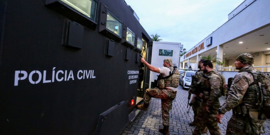 Ações em favelas do Rio buscam cumprir 100 mandados de prisão 