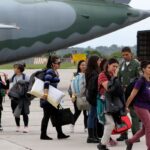 Avião pousa no Rio trazendo 67 brasileiros de Israel