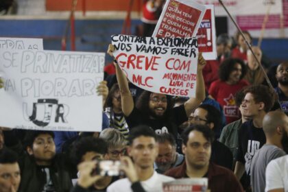 Em dia de greve, linha privatizada e elogiada apresenta falhas