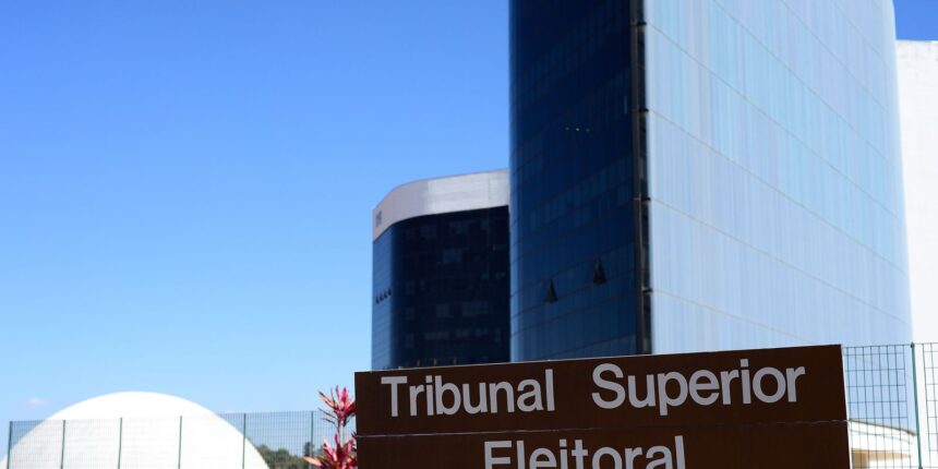 TSE retoma julgamento de ações contra Bolsonaro por abuso nas eleições