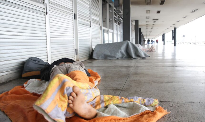 CLDF discute aumento de pessoas em situação de rua no DF