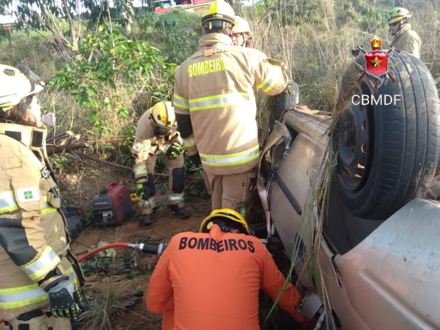 Capotamento na BR 070, resulta em óbito no local e uma vítima transportada ao hospital