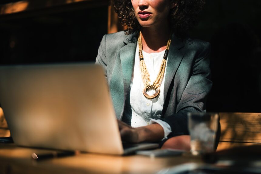 Dia do Empreendedorismo Feminino destaca crescimento histórico de mulheres empreendedoras no Brasil para 10,3 milhões