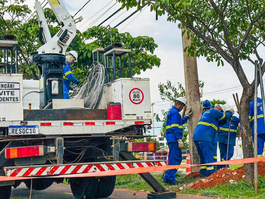 Jardins Mangueiral ganha 32 novos postes de energia
