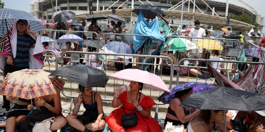 Justiça do Rio obriga fornecimento de água a fãs de Taylor Swift