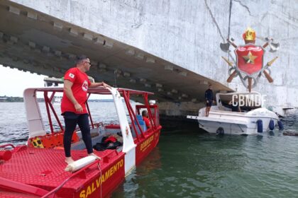 Lancha colide com o pilar da Ponte Honestino Guimarães