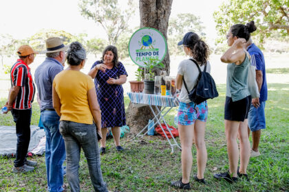 Mil mudas de árvores do Cerrado são distribuídas no Parque da Cidade