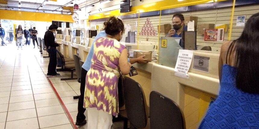 Trabalhadores dos Correios avaliam greve na semana da Black Friday