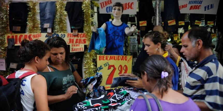 Vendas no comércio crescem 0,6% de agosto para setembro, diz IBGE