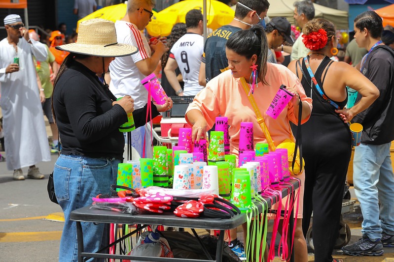 Carnaval abre oportunidade de trabalho para ambulantes