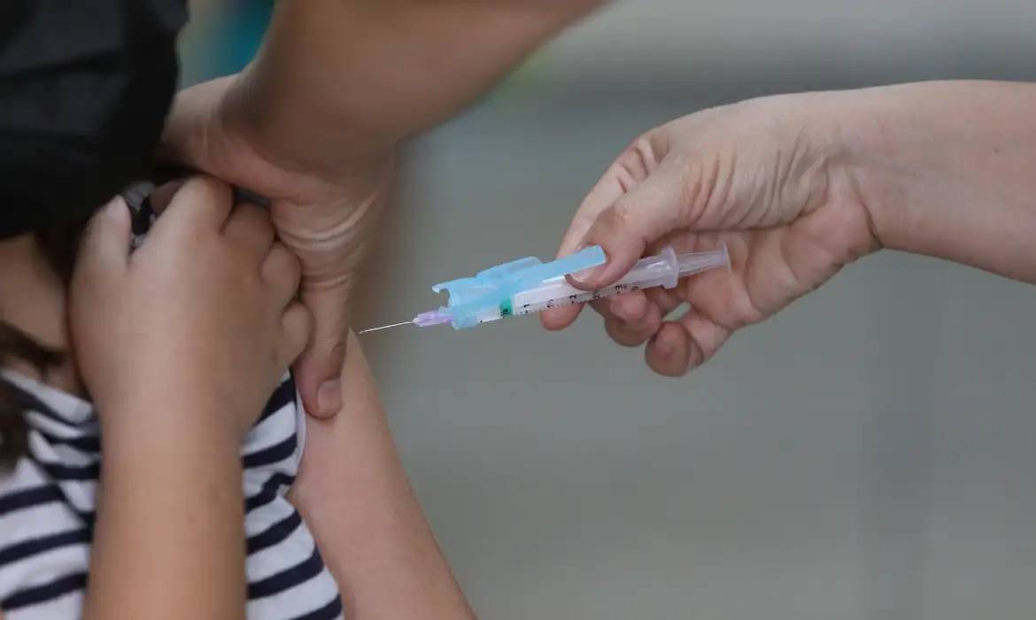 Sábado será de vacinação em 19 regiões