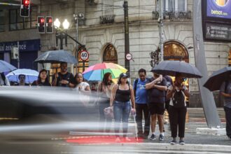 São Paulo e Rio têm alerta vermelho para fortes chuvas e ventos