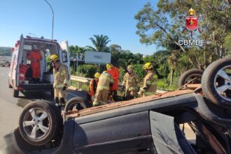 Veículo capota e deixa uma pessoa ferida na Ponte do Bragueto