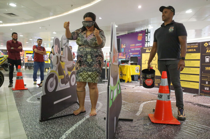 Ação educativa simula o perigo de misturar álcool e direção