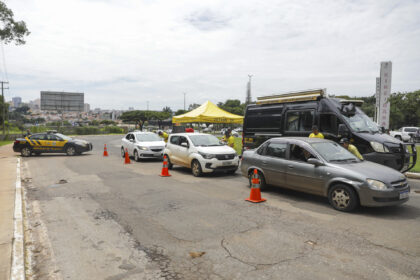 Blitz educativa prepara motoristas para um Carnaval responsável