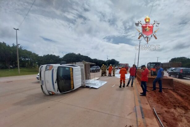 CBMDF é acionado após veículo tombar na rodovia Estrada Parque Ceilândia