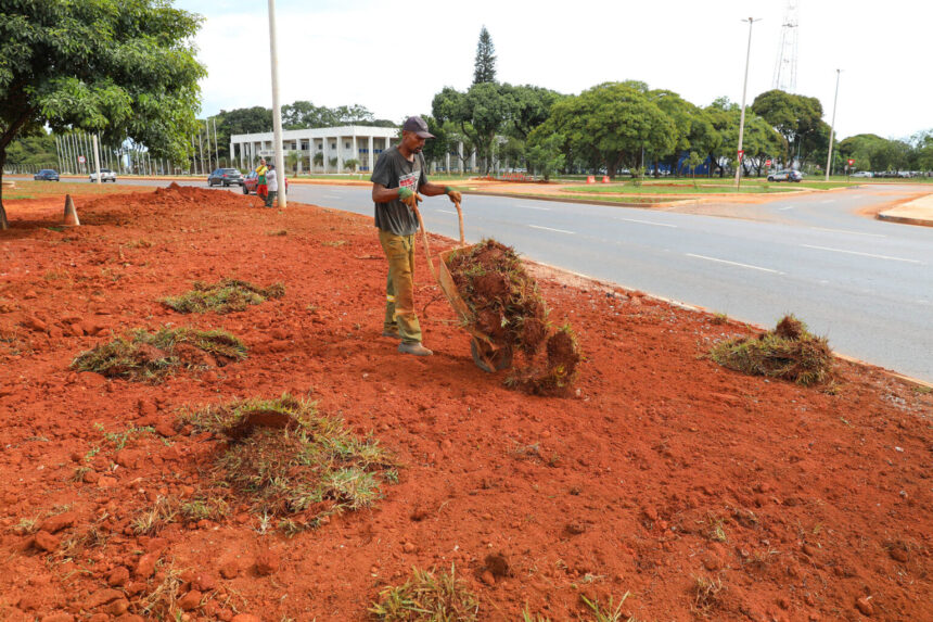 Pavimentação do Setor Policial Militar chega à fase de acabamento