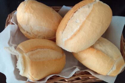 Pão francês está presente em 7 de 10 compras feitas com vale-refeição