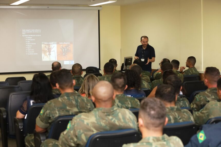 Secretaria de Saúde treina militares da Marinha no combate à dengue