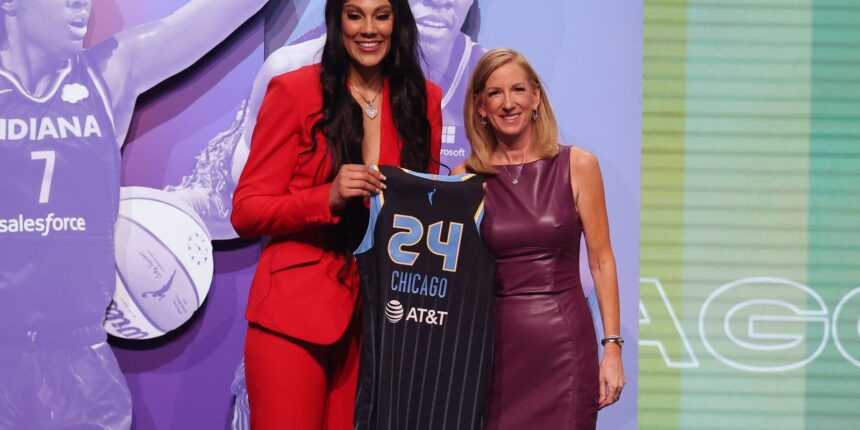 Pivô da seleção brasileira é terceira escolha do Draft da WNBA