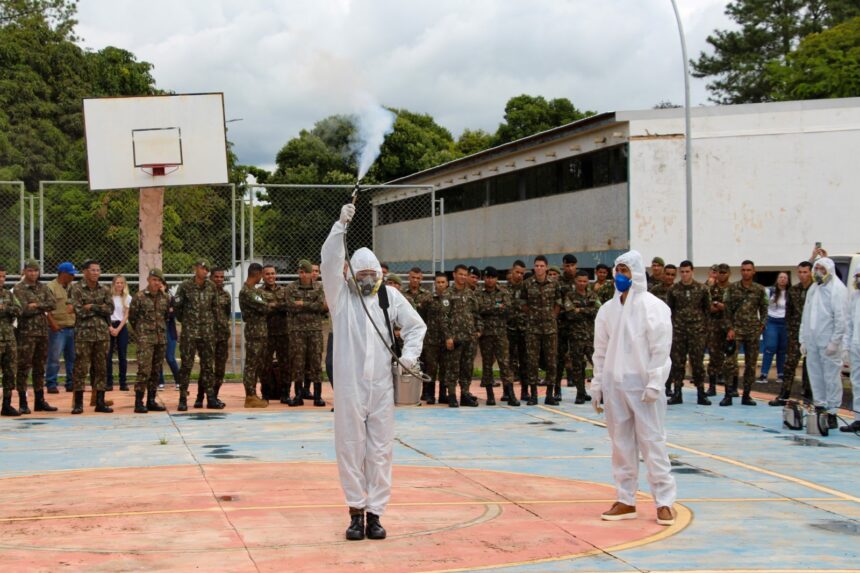 Secretaria de Saúde treina militares para aplicação do inseticida intradomiciliar “aero system”