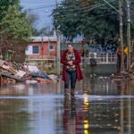 Ponte de contêineres é destruída no Rio Grande do Sul