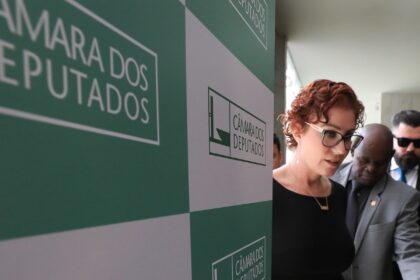 Após pedido de vista, STF suspende julgamento de Carla Zambelli