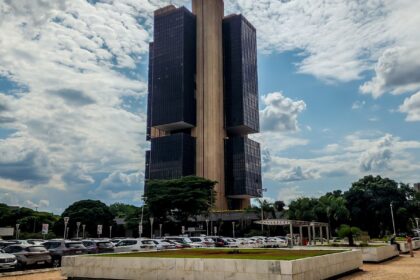 Copom eleva juros básicos da economia para 14,25% ao ano