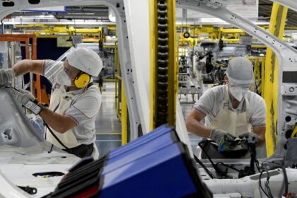 Indústria produz 392,9 mil veículos no 1º bimestre, alta de quase 15%