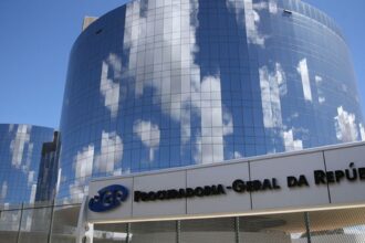 MPF arquiva investigação contra Bolsonaro sobre importunação de baleia