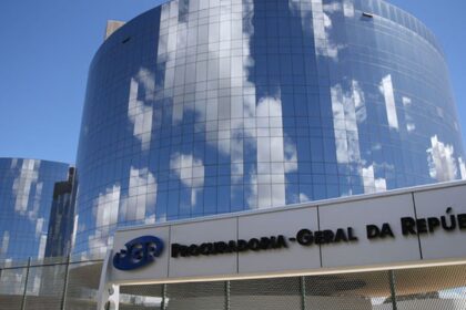 MPF arquiva investigação contra Bolsonaro sobre importunação de baleia