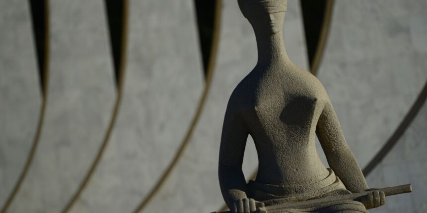 Moraes pede que defesa esclareça se Léo Índio fugiu para a  Argentina