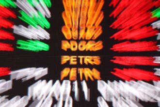 Bolsa atinge maior nível em quase um mês, após Trump suavizar discurso