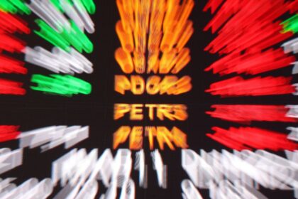 Bolsa atinge maior nível em quase um mês, após Trump suavizar discurso