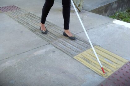 Concurso pioneiro lança edital para produção de bengalas inteligentes