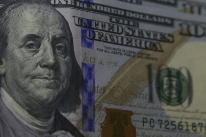 Dólar cai para R$ 5,80 após Trump falar em acordo com a China