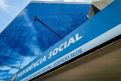 Mensagens falsas prometem ressarcimento de descontos a aposentados