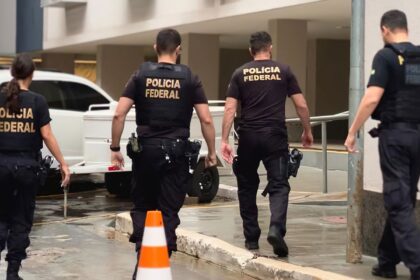 Policiais civis são presos por suspeita de cobrar propina de funkeiros