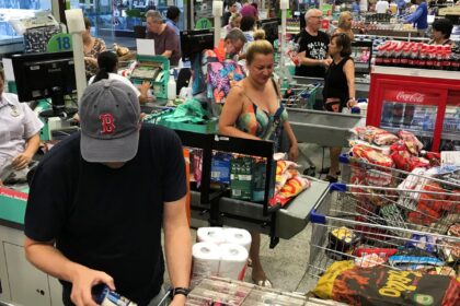 Preços dos alimentos cairão mais nas próximas semanas, diz ministro