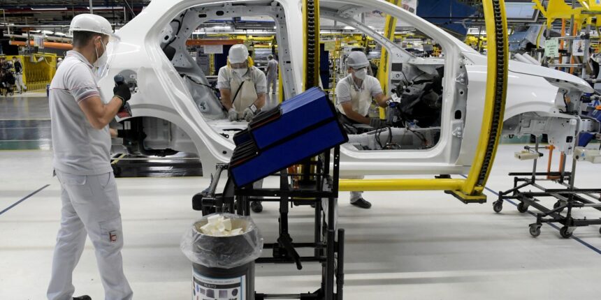 Confiança da indústria sobe em maio após dois meses de queda