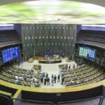 Especialistas vêem manobra jurídica em decisão da Câmara sobre golpe