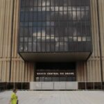 Mercado melhora expectativa sobre economia com PIB a 2,14%