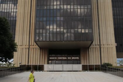 Mercado melhora expectativa sobre economia com PIB a 2,14%